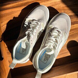 NWOT Vans UltraRange EXO Sneakers Women’s 7.5 Cream